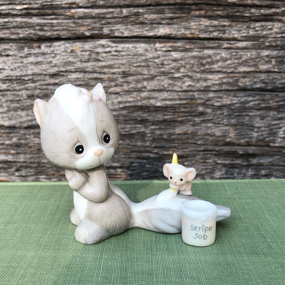 Precious Moments Brighten Someone’s Day cute skunk figurine Sad Eyes 1987 🖤🤍